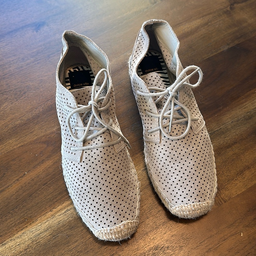 Dolce Vita women’s size 7 suede mesh sneakers.